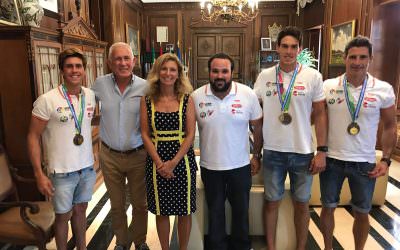 LOS JUGADORES DEL RCNCASTELLÓN RECIBIDOS POR LAS AUTORIDADES