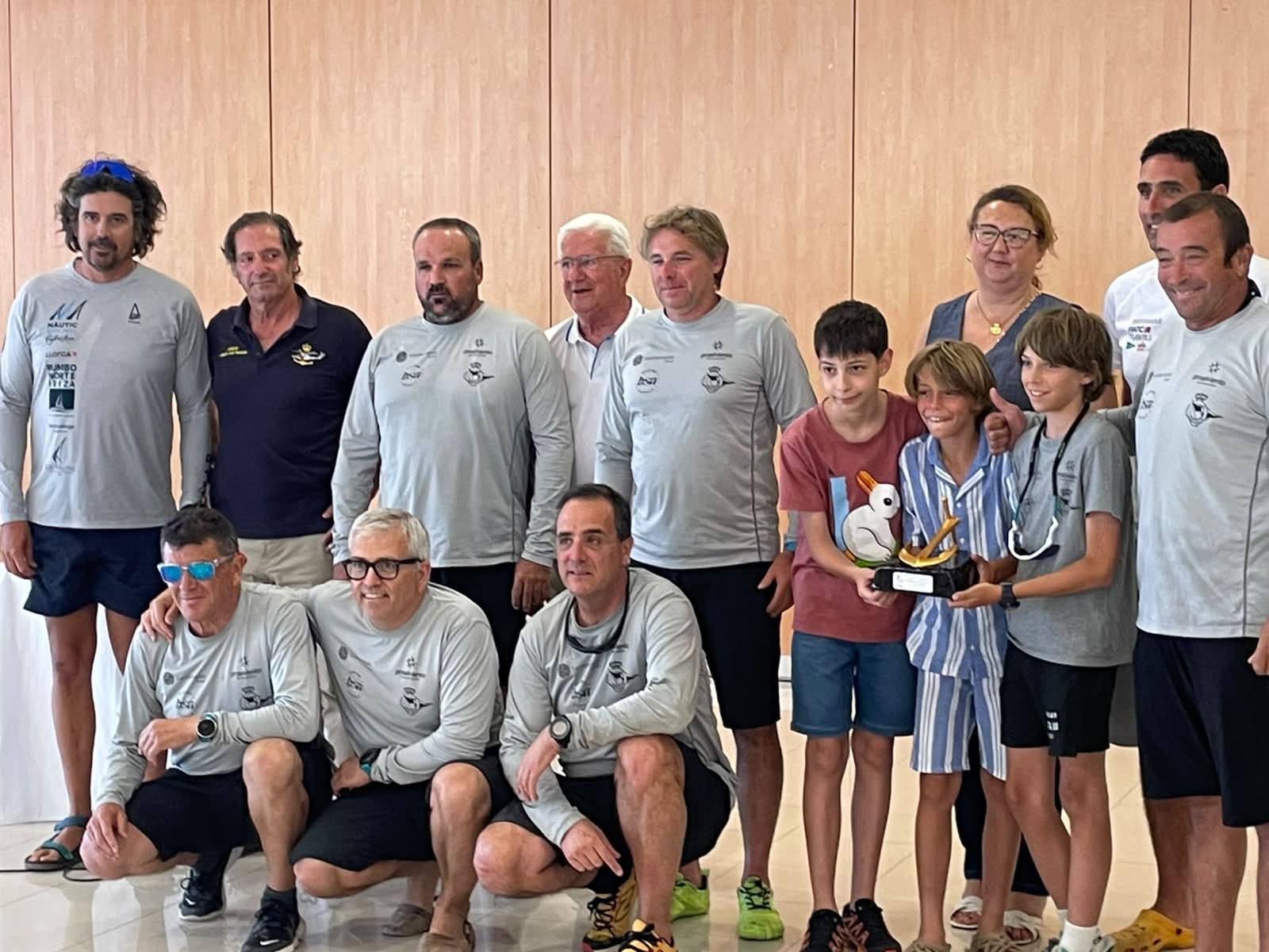 Entrega de trofeos de la regata